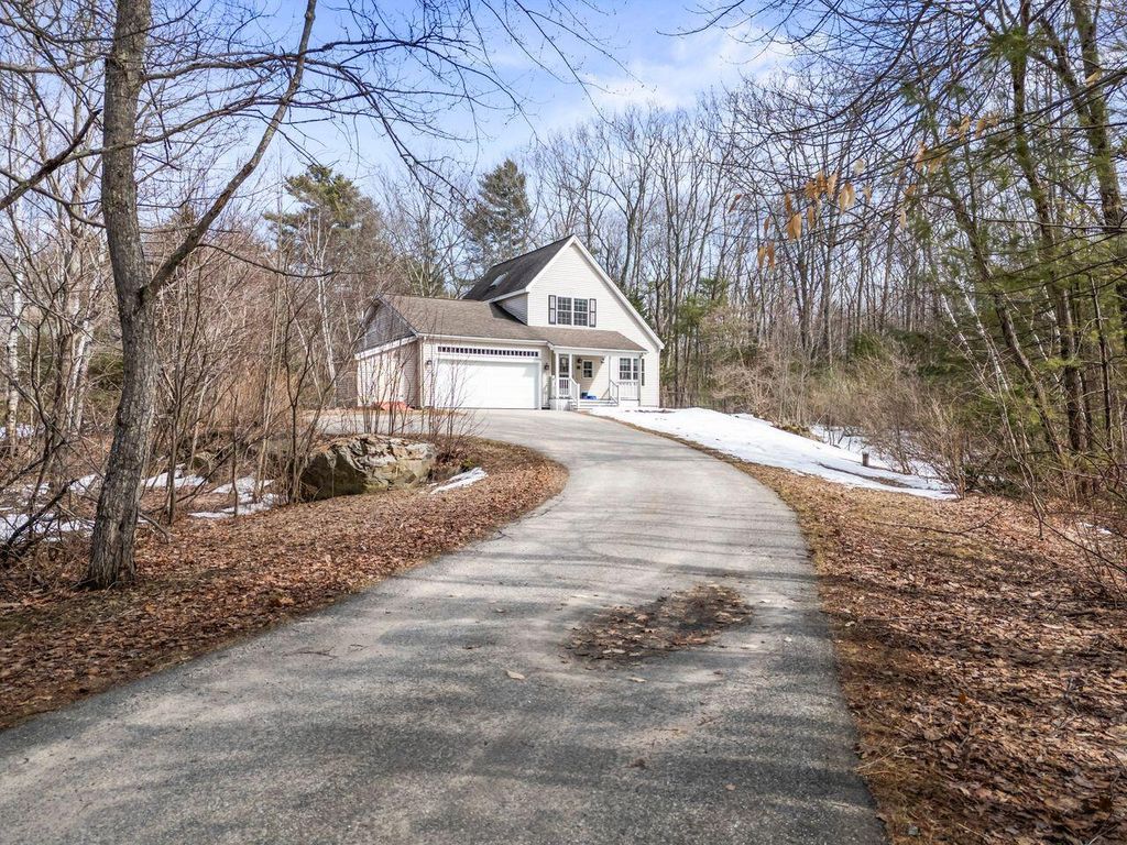 Photo of 33 Green Ridge Drive, Buxton, ME 04093 (MLS # 1655080)