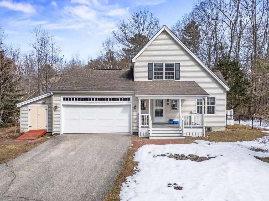 Photo of 33 Green Ridge Drive, Buxton, ME 04093 (MLS # 1655080)