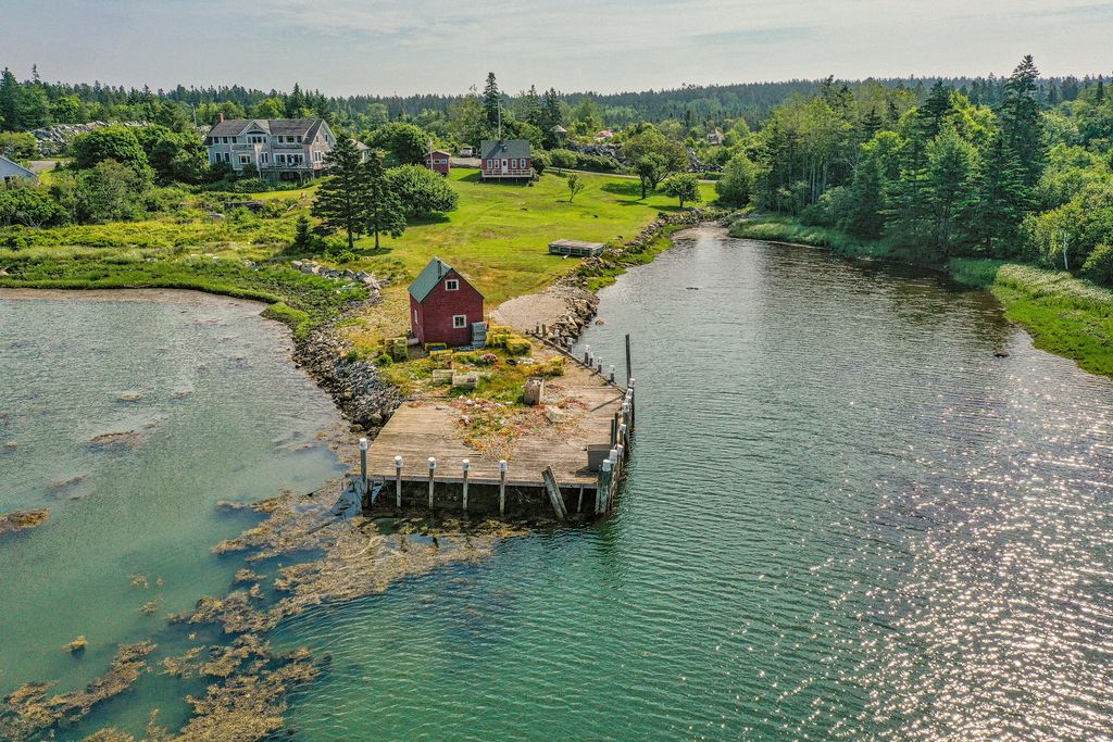 Photo of 129 E Boston Road, Vinalhaven, ME 04863 (MLS # 1657901)
