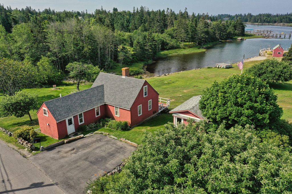 Photo of 129 E Boston Road, Vinalhaven, ME 04863 (MLS # 1657901)