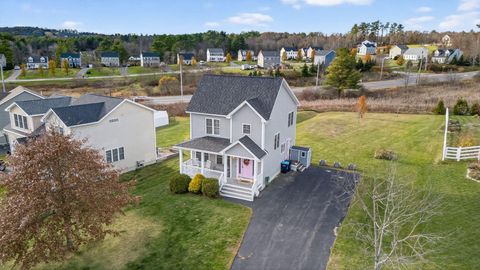 Photo of 8 Castle Rock Drive, Cumberland, ME 04021 (MLS # 1643859)
