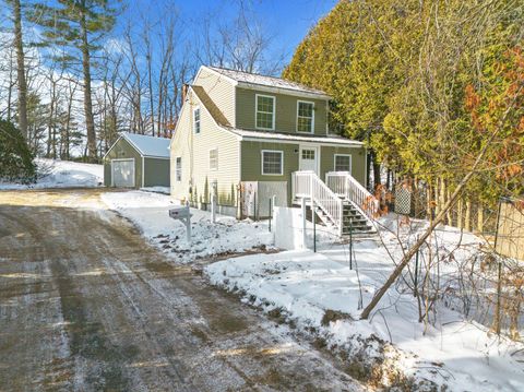 Photo of 31 Loring Avenue, Lewiston, ME 04240 (MLS # 1646402)