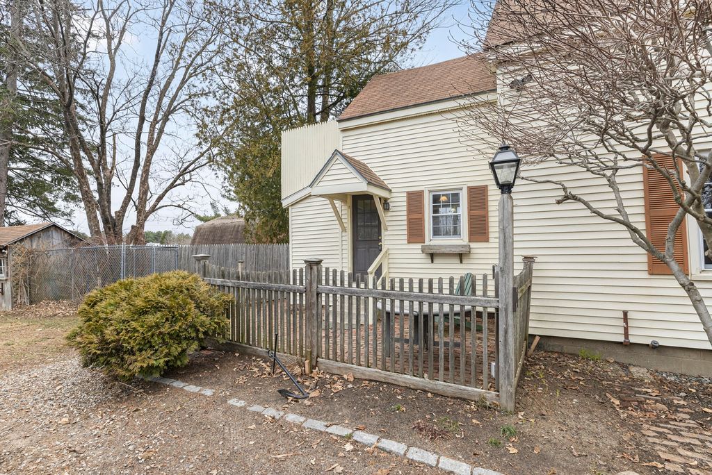 Photo of 20 Depot Road, Falmouth, ME 04105 (MLS # 1656757)