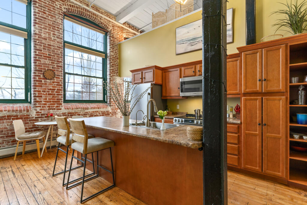 30 Lincoln Street 220