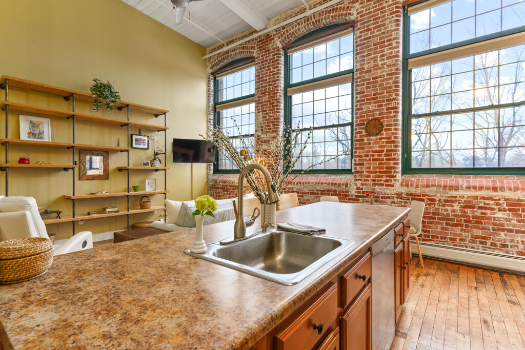 30 Lincoln Street 220