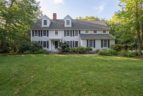 Photo of 10 Susan Lane, Falmouth, ME 04105 (MLS # 1654866)