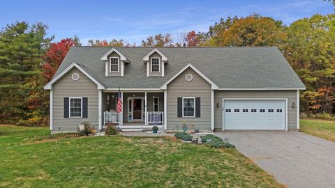 Photo of 16 Eastfield Drive, Gray, ME 04039 (MLS # 1640798)
