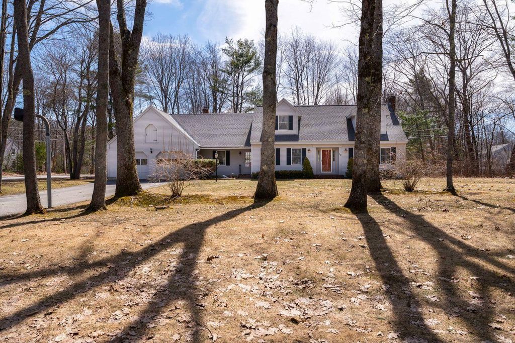 Photo of 10 Beech Drive, Brunswick, ME 04011 (MLS # 1656612)