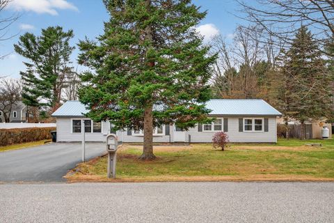 Photo of 11 Brentwood Circle, Saco, ME 04072 (MLS # 1644506)