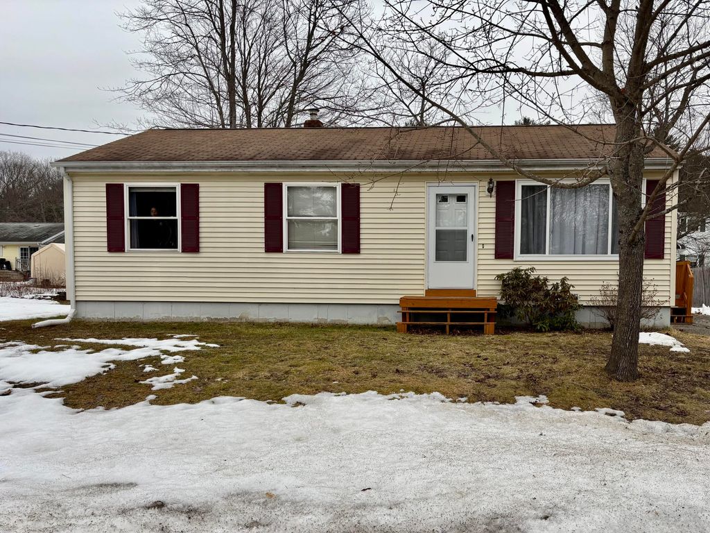 Photo of 15 Roslin Avenue, Lewiston, ME 04240 (MLS # 1654105)