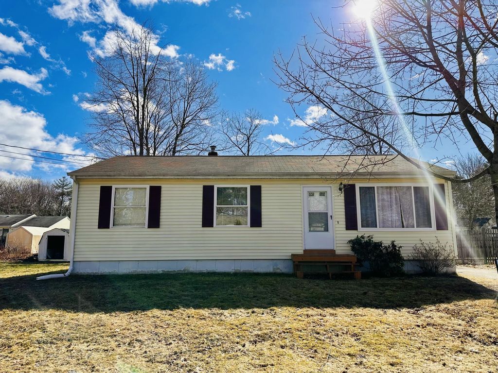 Photo of 15 Roslin Avenue, Lewiston, ME 04240 (MLS # 1654105)