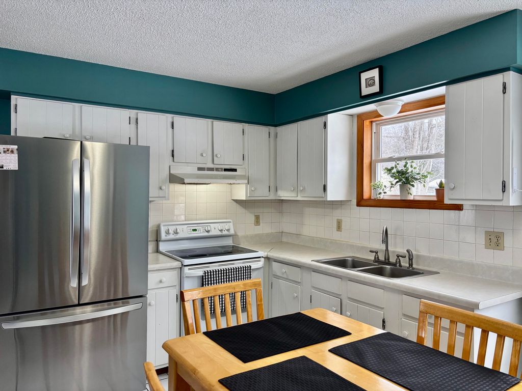 Photo of 15 Roslin Avenue, Lewiston, ME 04240 (MLS # 1654105)