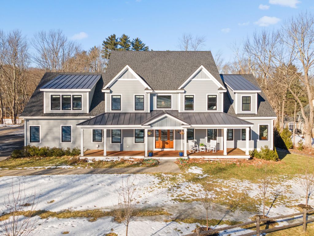 Photo of 7 Freedom Drive, Falmouth, ME 04105 (MLS # 1649972)