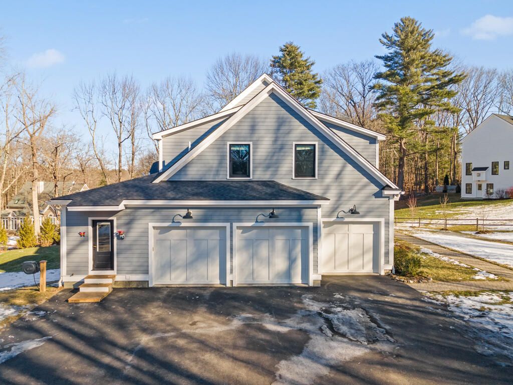 Photo of 7 Freedom Drive, Falmouth, ME 04105 (MLS # 1649972)