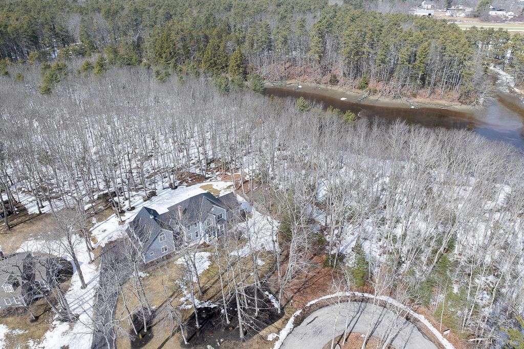 Photo of 18 Ledgewater Drive, Kennebunk, ME 04043 (MLS # 1654663)