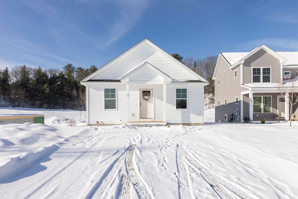 Photo of 17 Feldspar Lane #9, Cumberland, ME 04021 (MLS # 1653324)