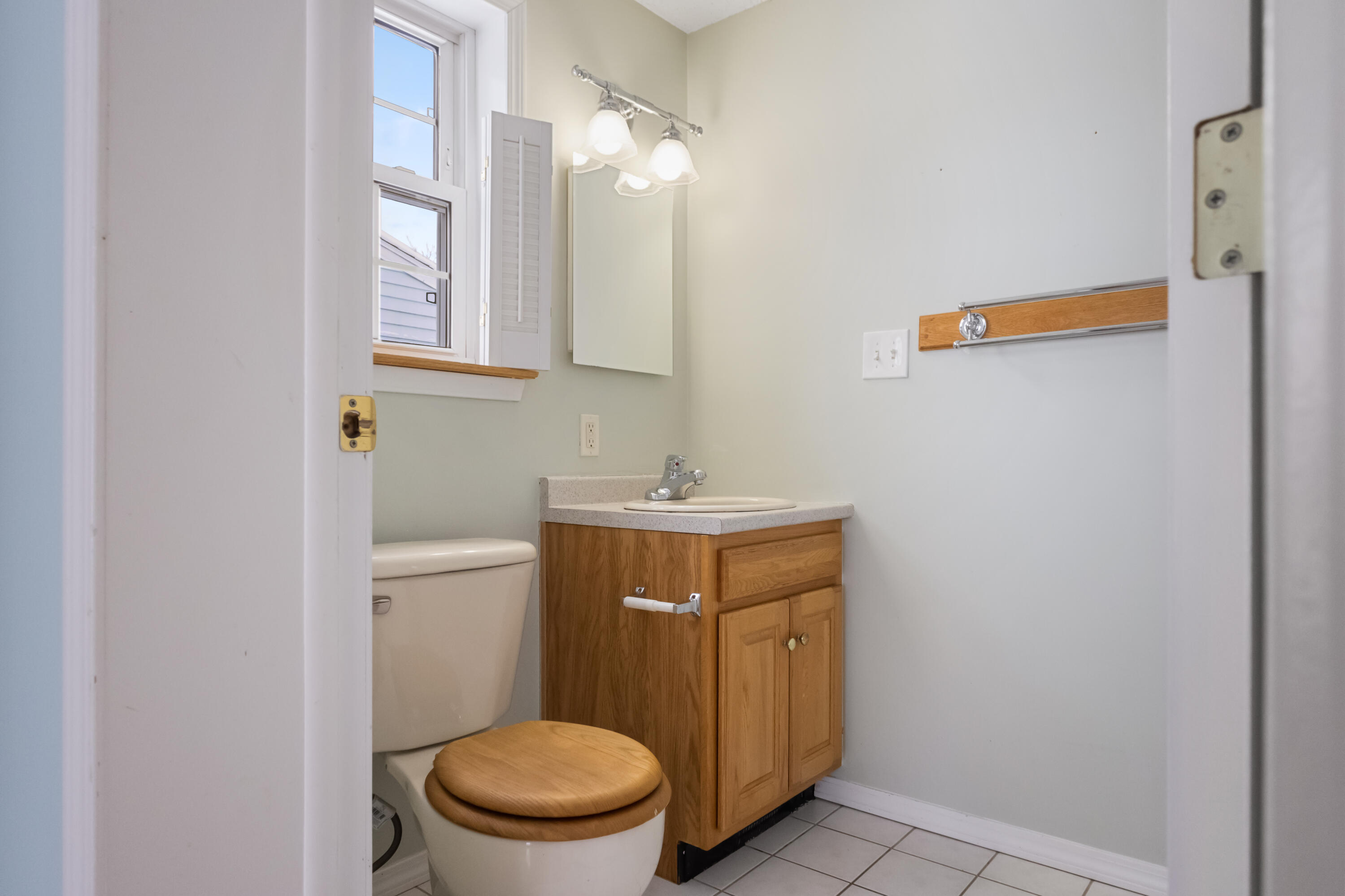 Bangor, Maine 04401, United States, 3 Bedrooms Bedrooms, ,2 BathroomsBathrooms,Residential,Pending,11791