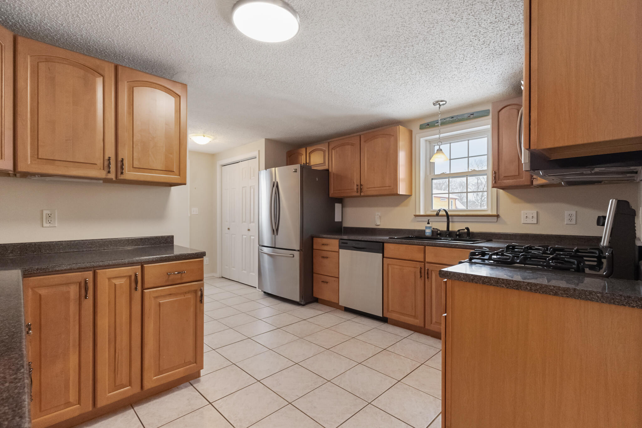 Bangor, Maine 04401, United States, 3 Bedrooms Bedrooms, ,2 BathroomsBathrooms,Residential,Pending,11791