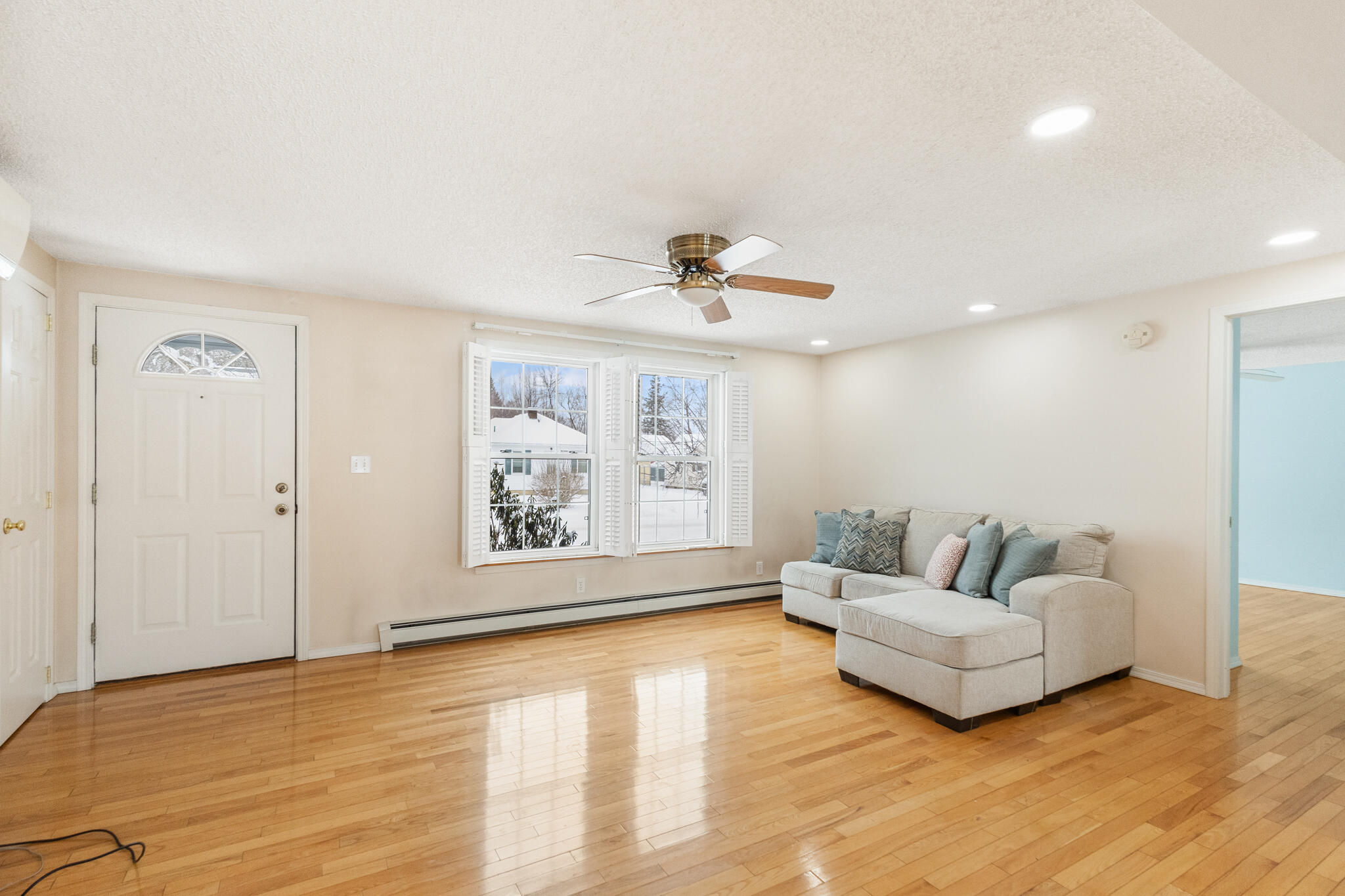 Bangor, Maine 04401, United States, 3 Bedrooms Bedrooms, ,2 BathroomsBathrooms,Residential,Pending,11791