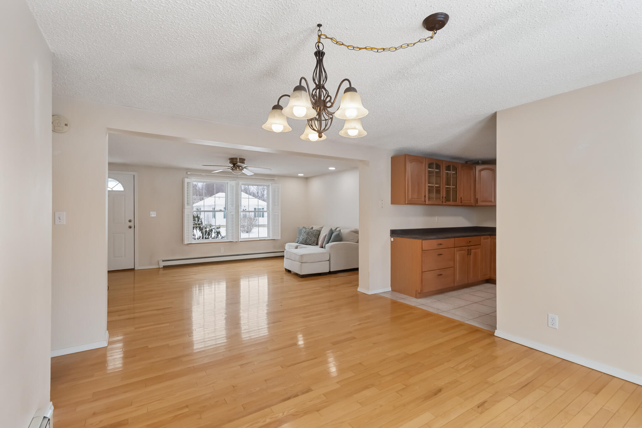 Bangor, Maine 04401, United States, 3 Bedrooms Bedrooms, ,2 BathroomsBathrooms,Residential,Pending,11791