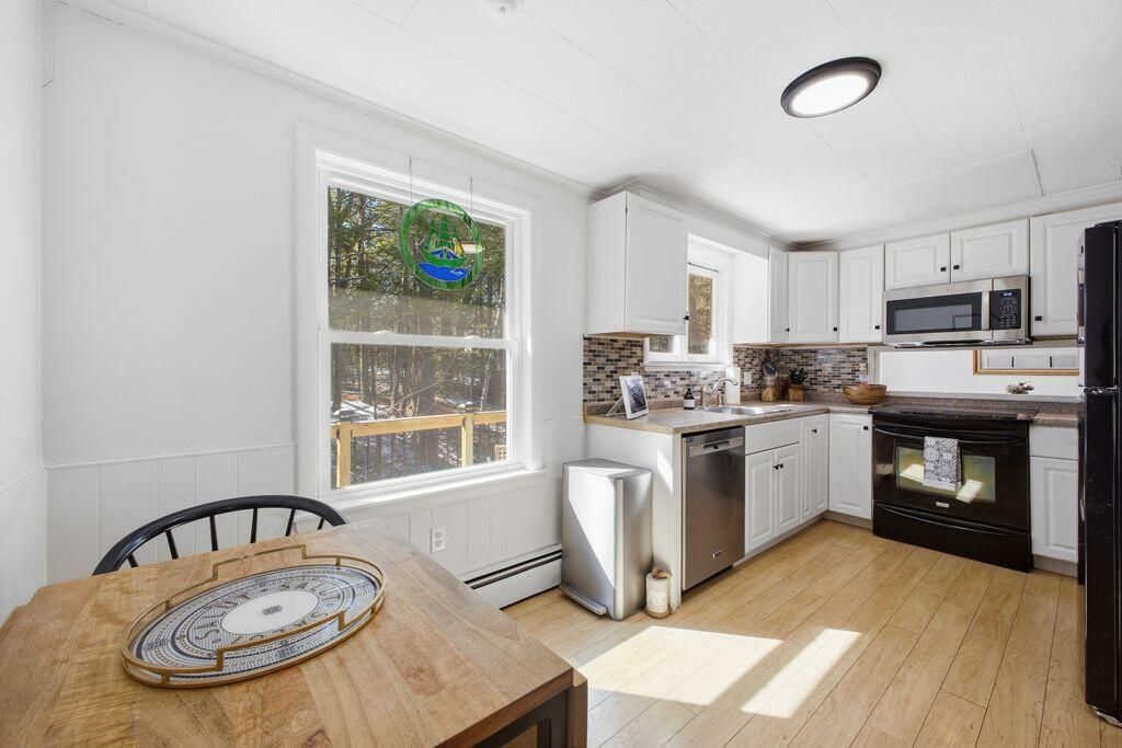 Photo of 76 Johnson Road, Falmouth, ME 04105 (MLS # 1655442)