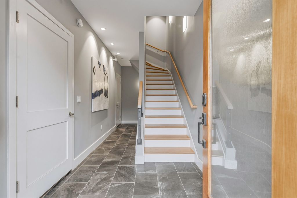 Photo of 749 Congress Street #5, Portland, ME 04102 (MLS # 1656180)