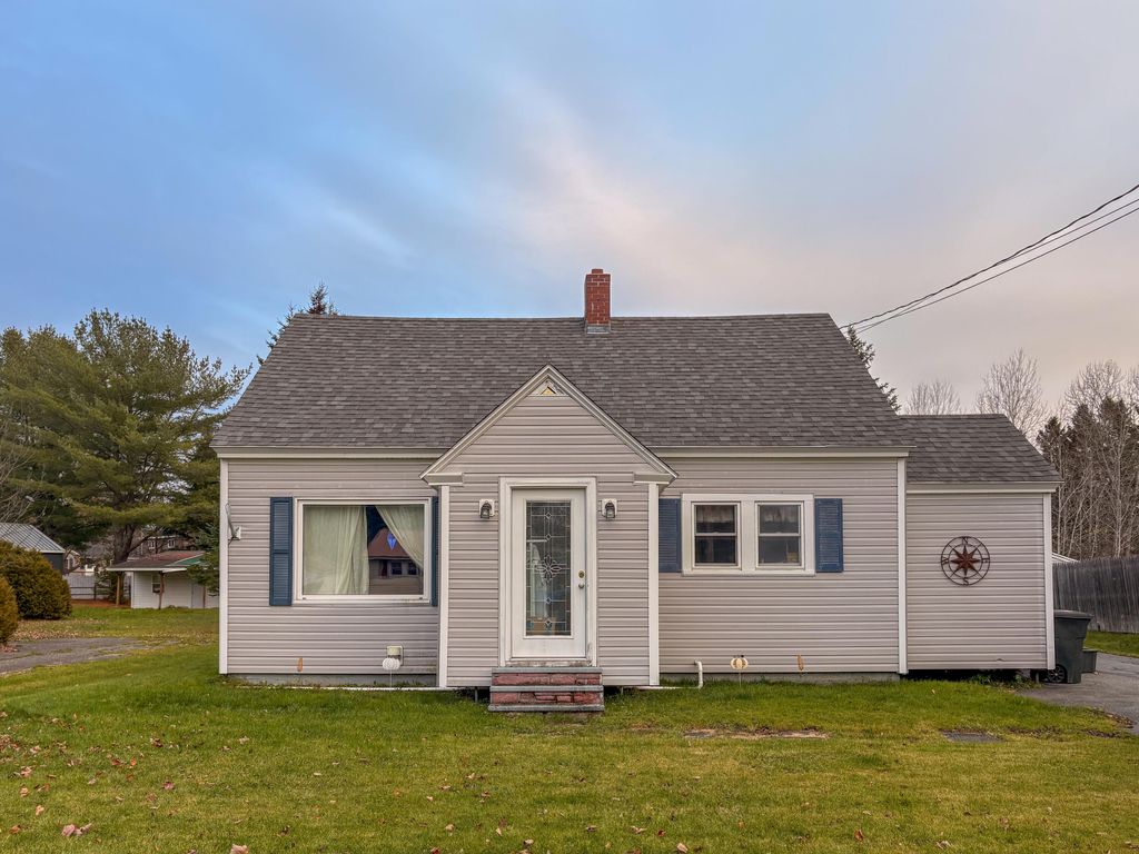 Photo of 33 Elizabeth Street, Presque Isle, ME 04769 (MLS # 1647718)