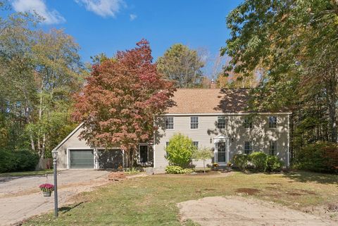 Photo of 18 Longwood Drive, Kennebunk, ME 04043 (MLS # 1639685)