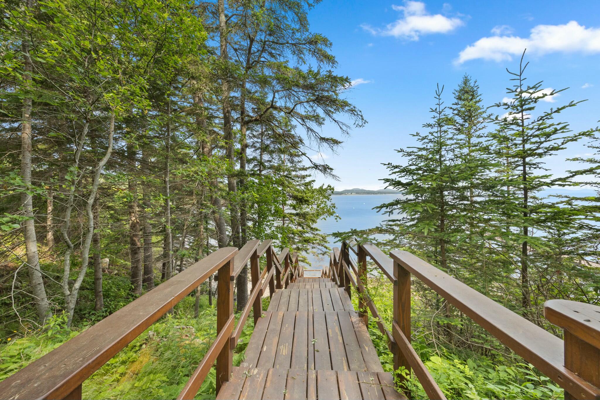 Owls Head, Maine 04854, United States, 4 Bedrooms Bedrooms, ,3 BathroomsBathrooms,Residential,Active,90276