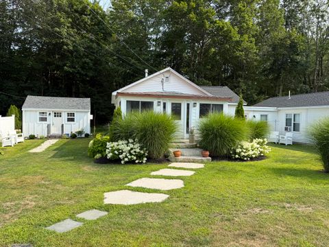 Photo of 69 Cottage Street, Ogunquit, ME 03907 (MLS # 1650246)