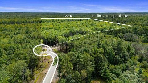 Photo of 9 Dogwood Circle, Kennebunk, ME 04043 (MLS # 1654982)