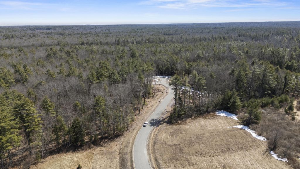 Photo of 9 Dogwood Circle, Kennebunk, ME 04043 (MLS # 1654982)