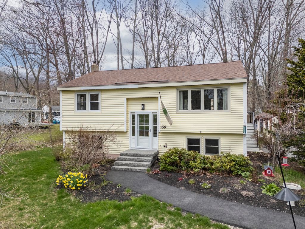 Photo of 69 Summer Street, Yarmouth, ME 04096 (MLS # 1661906)