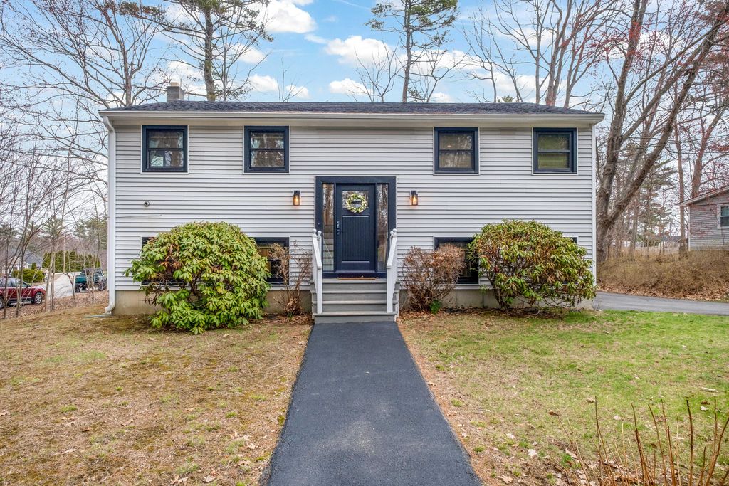 Photo of 7 Camden Avenue, York, ME 03909 (MLS # 1658126)