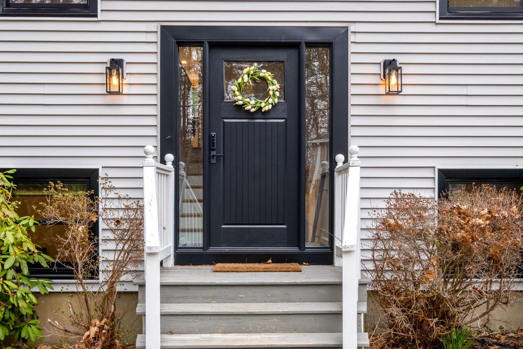 Photo of 7 Camden Avenue, York, ME 03909 (MLS # 1658126)