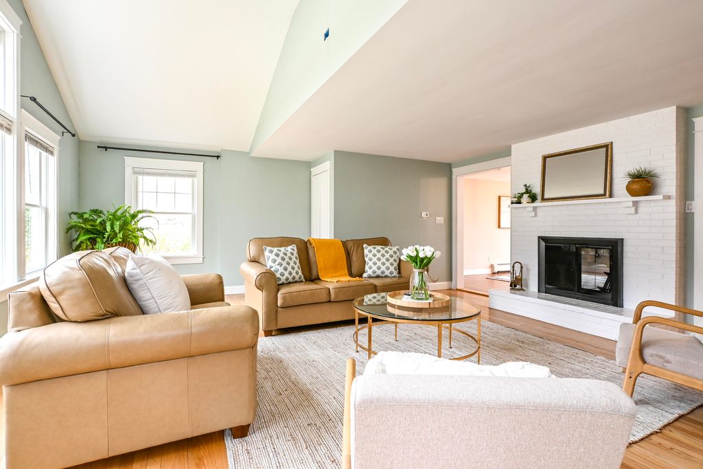 Photo of 5 Oakwood Road, Cape Elizabeth, ME 04107 (MLS # 1655902)