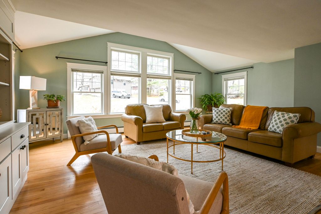 Photo of 5 Oakwood Road, Cape Elizabeth, ME 04107 (MLS # 1655902)