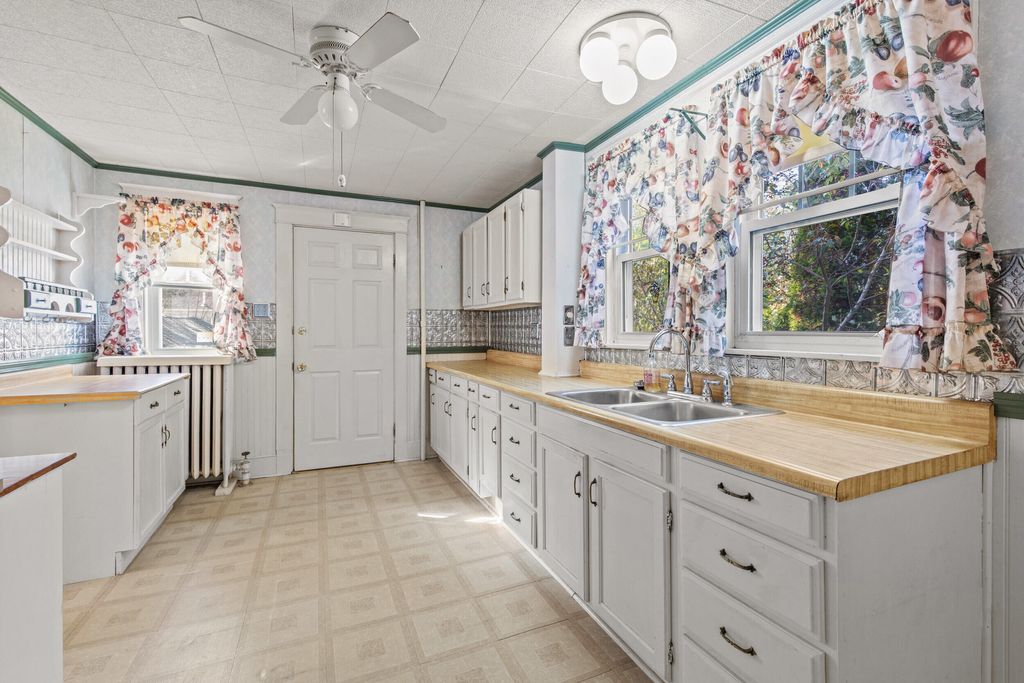 Photo of 10 Alder Street, South Portland, ME 04106 (MLS # 1641541)