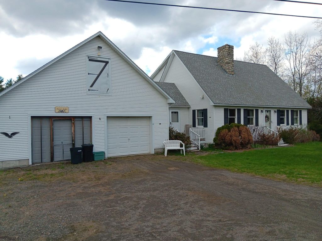 Photo of 11 Lakeshore Drive, Belgrade, ME 04918 (MLS # 1660717)