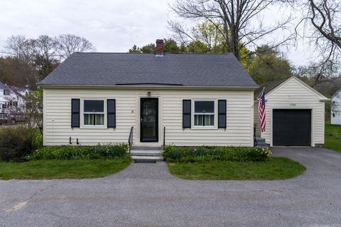 Photo of 8 Oak Avenue, Freeport, ME 04032 (MLS # 1662203)