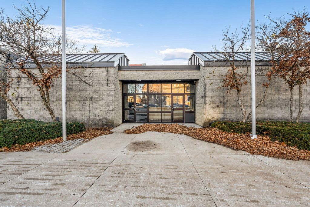 Photo of 85 Park Street, Lewiston, ME 04240 (MLS # 1645928)