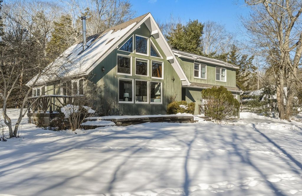 Photo of 17 Arnold Road, Freeport, ME 04032 (MLS # 1648830)