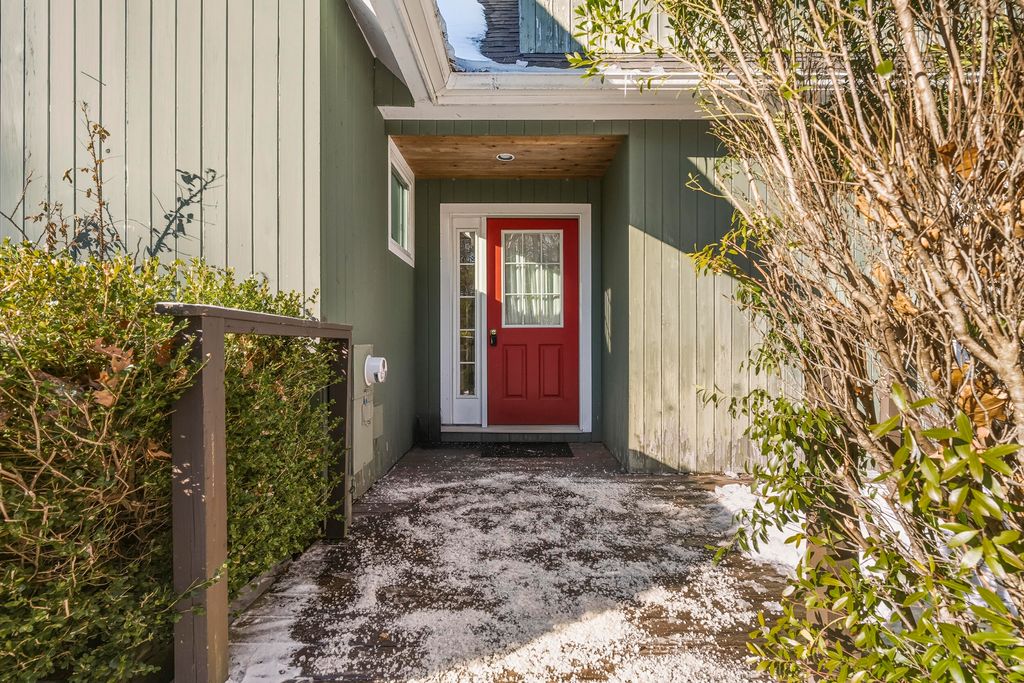 Photo of 17 Arnold Road, Freeport, ME 04032 (MLS # 1648830)