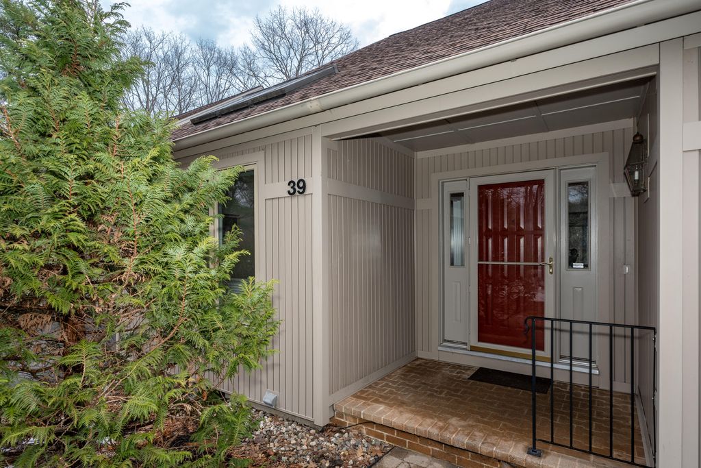 Photo of 39 Wildwood Drive #39, Cape Elizabeth, ME 04107 (MLS # 1652894)