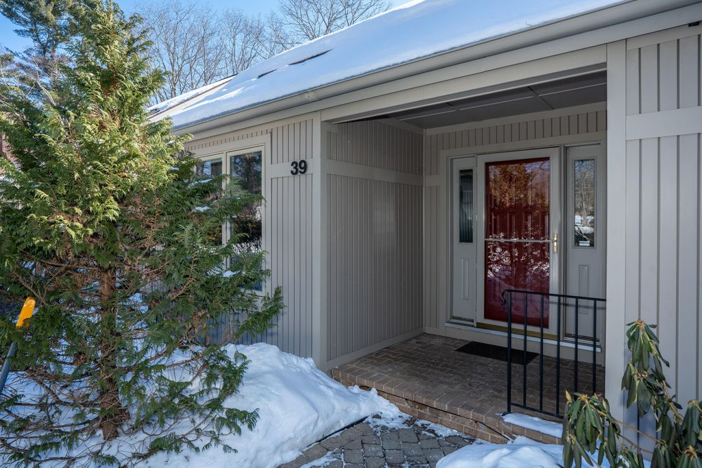 Photo of 39 Wildwood Drive #39, Cape Elizabeth, ME 04107 (MLS # 1652894)