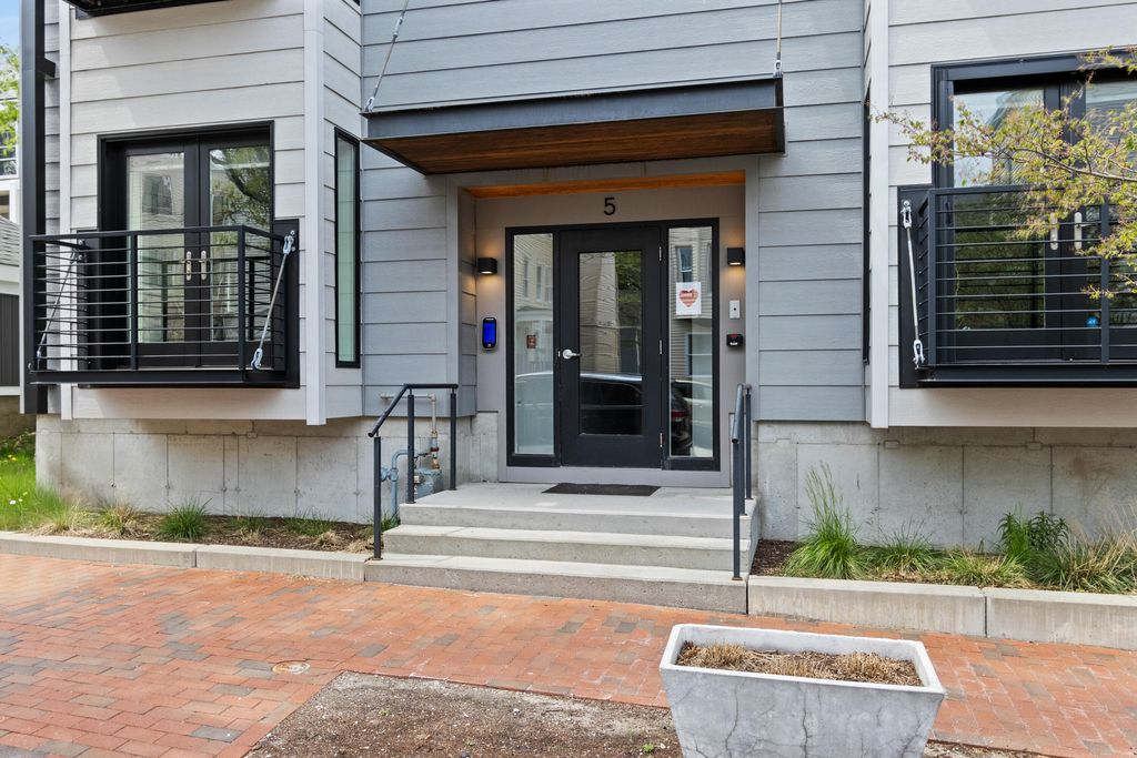 Photo of 5 Cumberland Avenue #3, Portland, ME 04101 (MLS # 1663685)