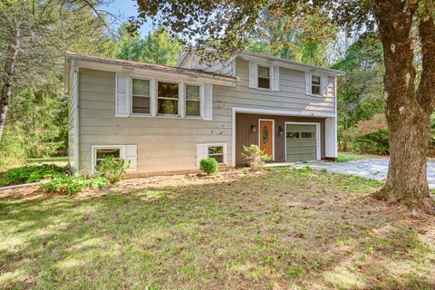 Photo of 33 Woodridge Drive, Manchester, ME 04351 (MLS # 1640923)