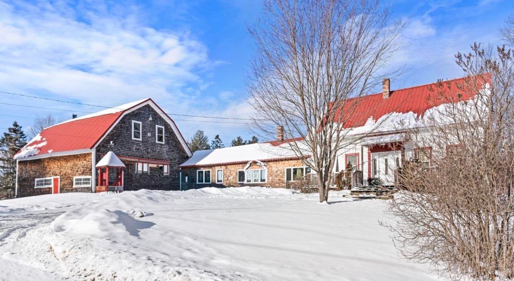 Photo of 16 Hubbard Road, Canaan, ME 04924 (MLS # 1650108)