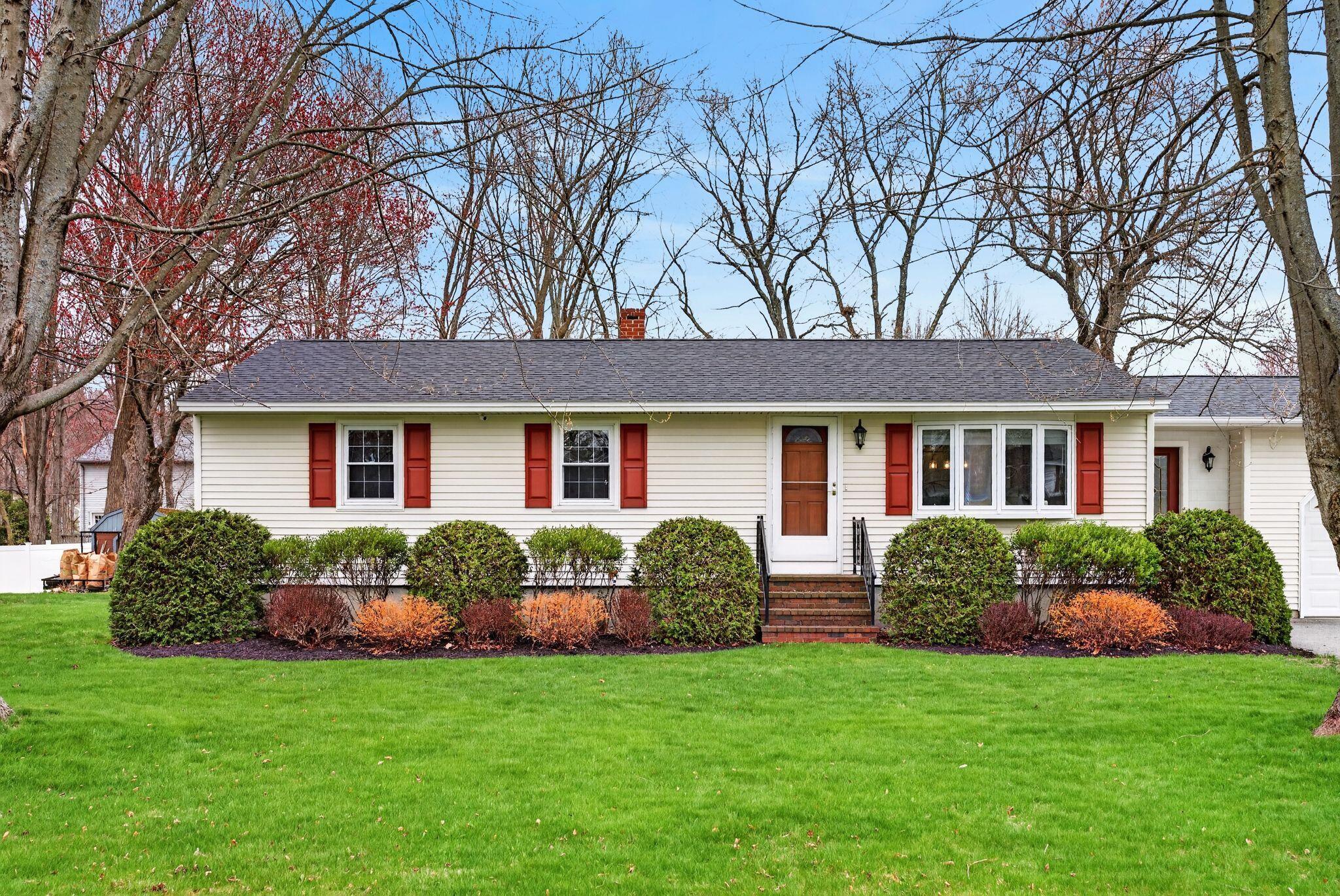 6 Colonial Drive