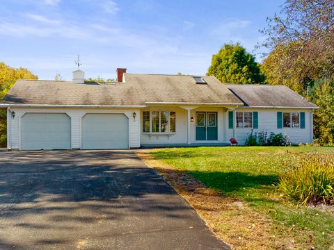 Photo of 12 Hartford Street, Lewiston, ME 04240 (MLS # 1642163) Photo of 12 Hartford Street, Lewiston, ME 04240 (MLS # 1642163)